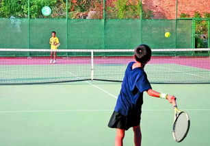 青少年打网球